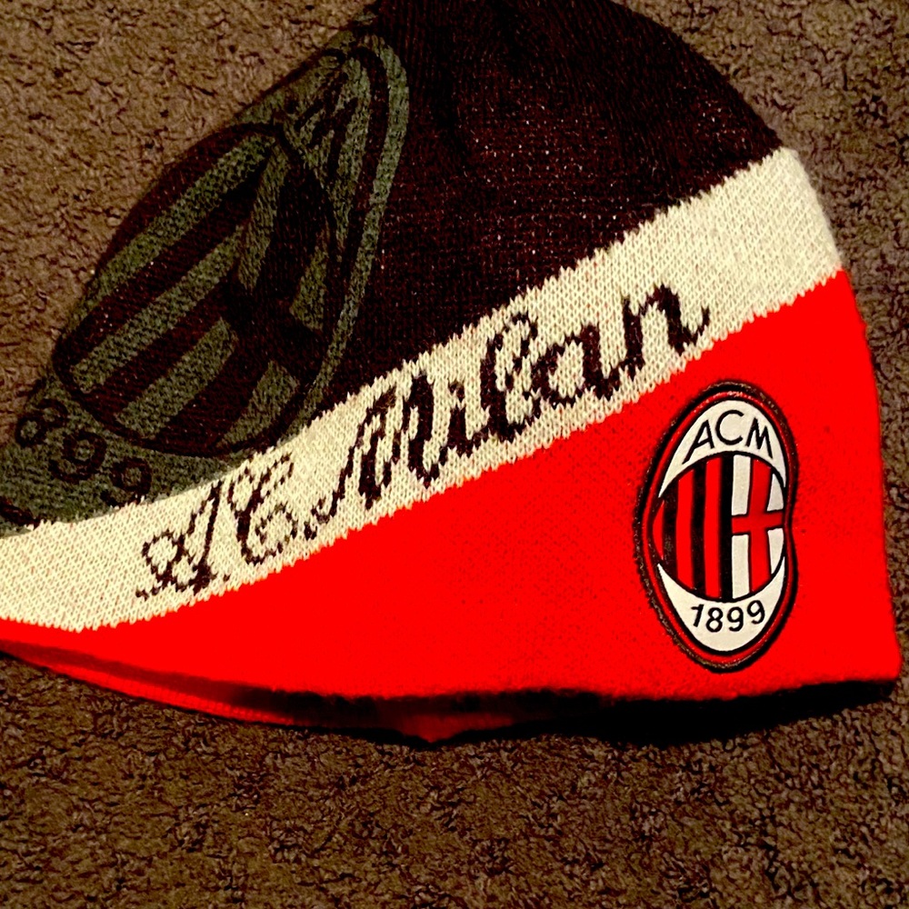 ⚽️⚽️AC Milan knit Hat . Purchased in Italy